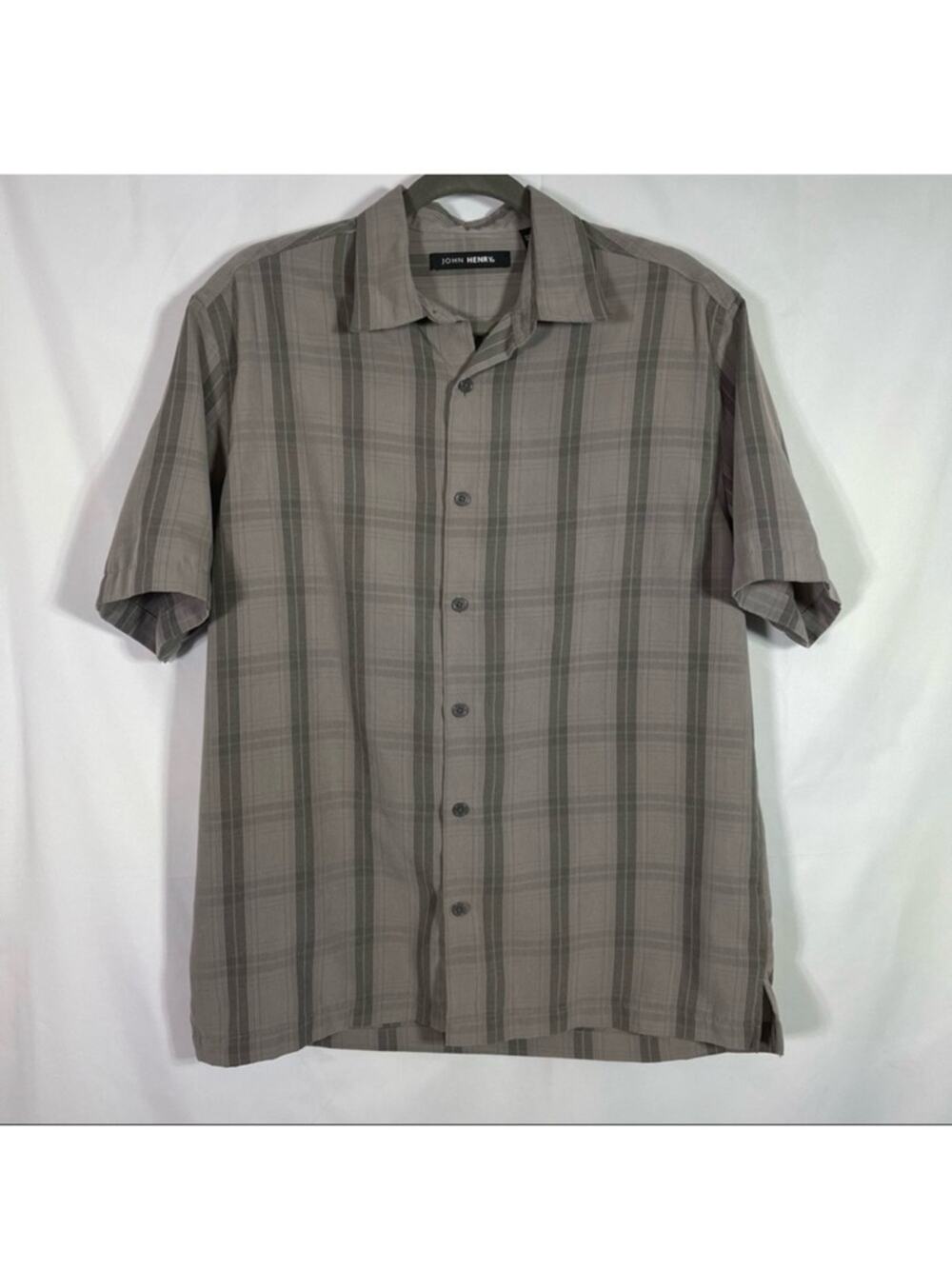 John Henry, Nice Button Down Shirt, no pocket. Size Medium. Excellent condition!